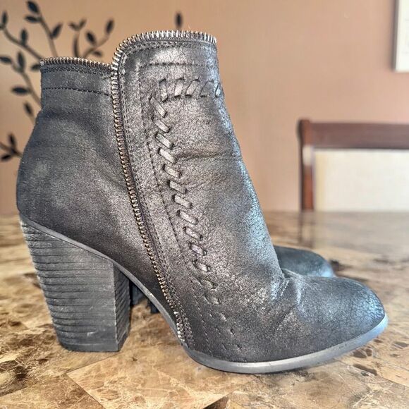 Daisy Fuentes Women's Carolina Zip Up Wedge Heel Black Suede Booties - Picture 2 of 11